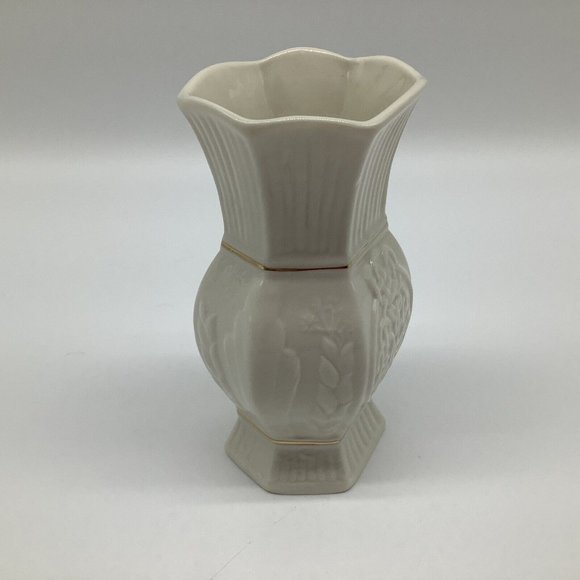 Belleek Trio of Small Vases, Made in Ireland - Picture 5 of 12